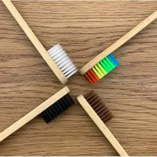 Kit Escovas de Bambu Ecológicas Natural Macias Com Cores Sortidas