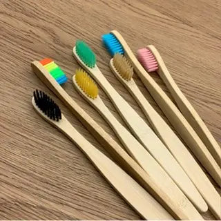 Kit Escovas de Bambu Ecológicas Natural Macias Com Cores Sortidas